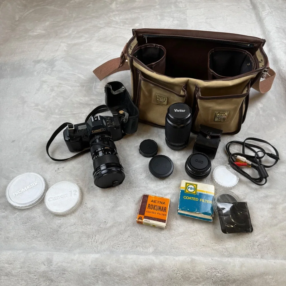 Canon T70 35mm Film Camera FD 35-105mm f3.5 Zoom Lens Vivitar 75-205mm Lens Case